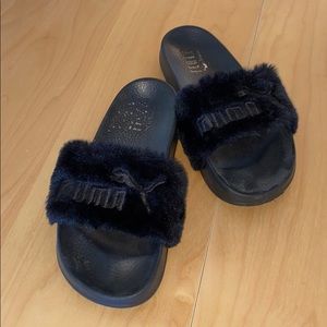 FENTY PUMA fluffy slides